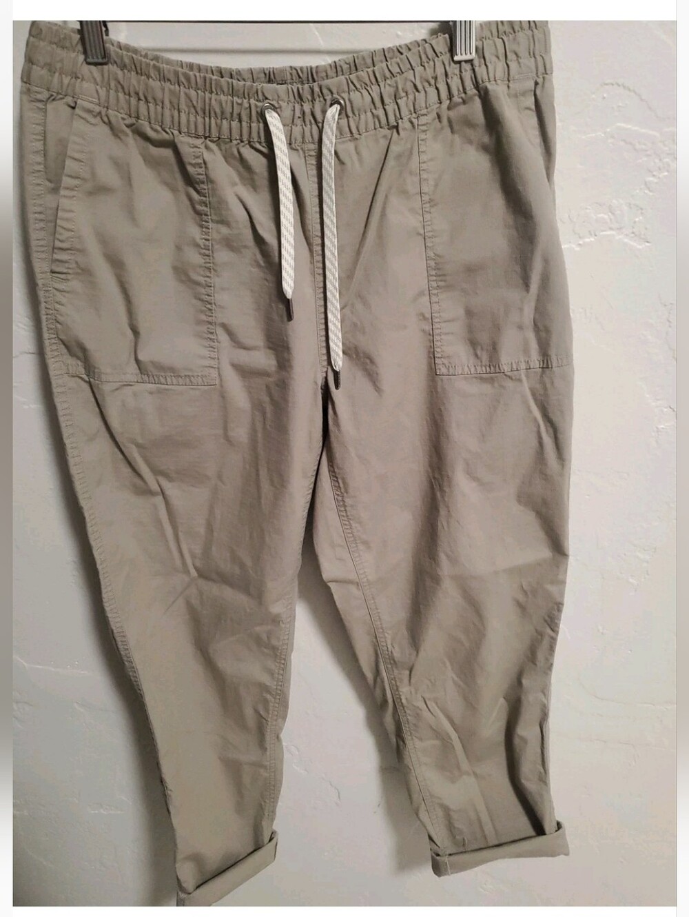 Vuori Women's Drawstring Track Pants in Taupe - Picture 4 of 9